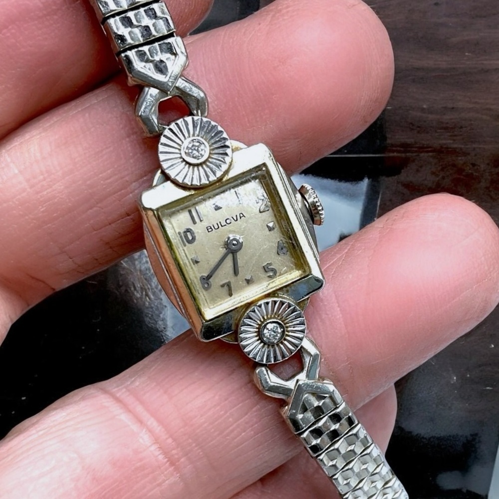 ❤️ WORKINGVintage Bulova Gold .25 CTW Genuine Diamond Watch - Picture 3 of 11